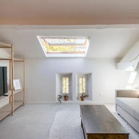 - 2ln Apartment *